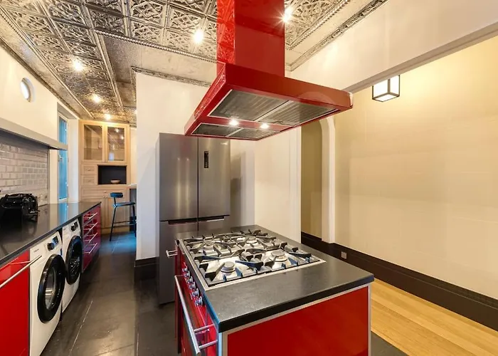 City Luxury: 3Br, Prime Location