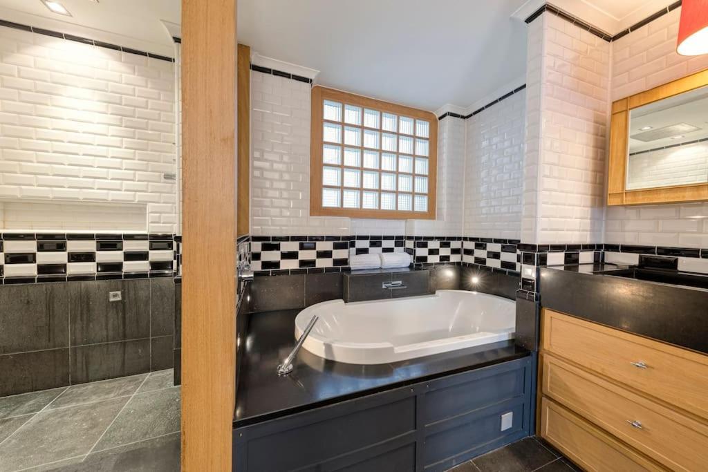 Luxury: 3br, Prime Location Apartment Brussels