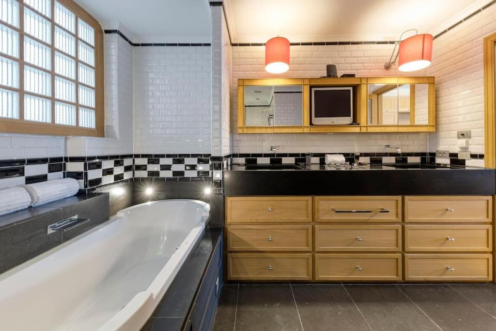 Luxury: 3br, Prime Location Apartment Brussels