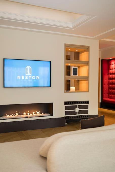 Apartment Luxury: 3br, Prime Location *